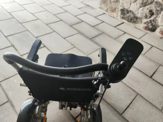 Silla de ruedas Mobiclinic Troya Plus eléctrica