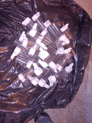 Bebederos para pájaros transparentes