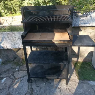 Barbacoa de carbón negra