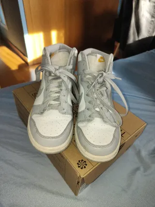 Nike Dunk High NN GS Gris/Blanco Casi Nuevas