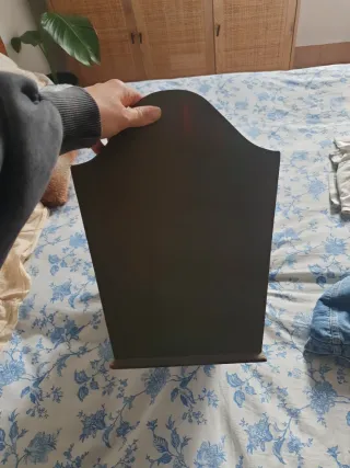 Revistero antiguo pintado a mano
