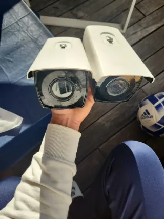 2 Cámaras Vigilancia Hikvision