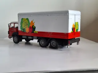 Camion SAURER D 330 scala 1/43 IXO