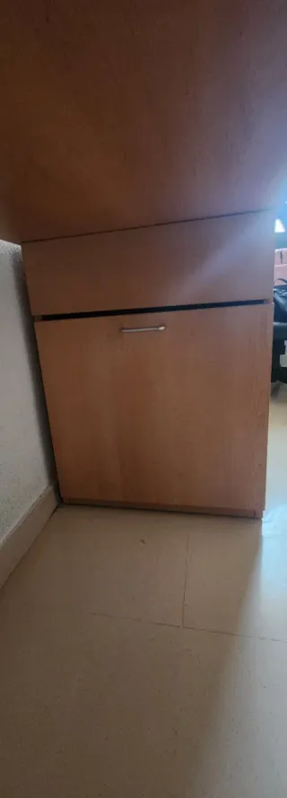 una mesa de estudiar grande