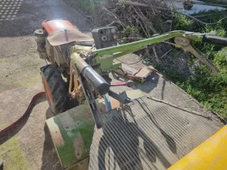 Mula con rotovator y remolque