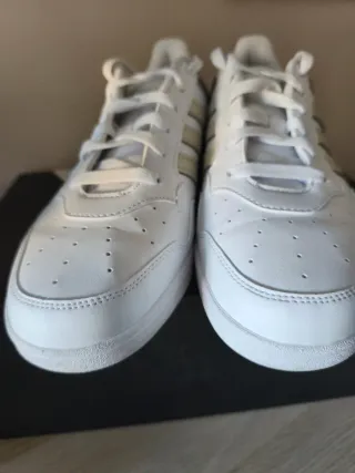 Zapatillas Adidas Blancas y Beige