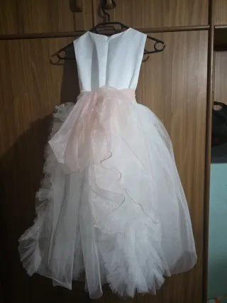Vestido de comunión blanco con detalles rosas