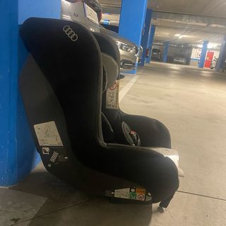 Silla coche Isofix con base y pata. Original Audi