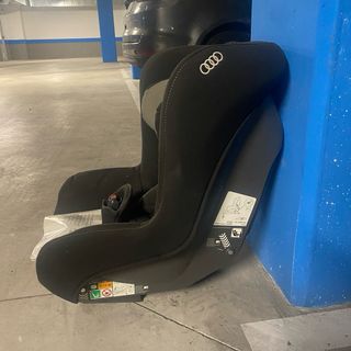 Silla coche Isofix con base y pata. Original Audi