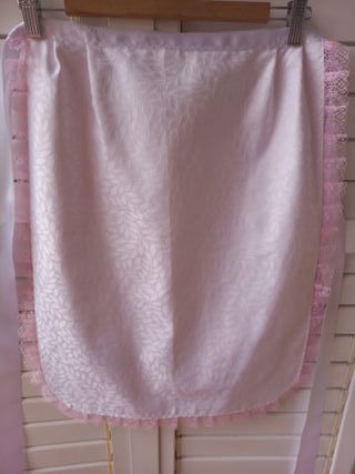 Zagalejo volantes rosas y delantal beige