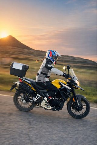 4.500km Moto 125cc Macbor Montana XR1 Trail