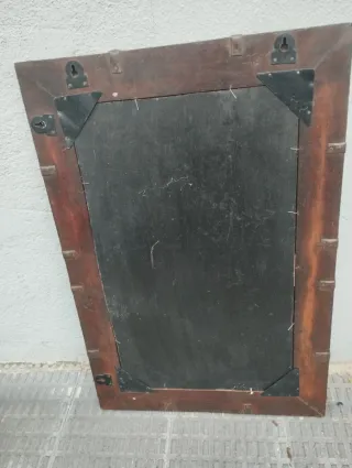 Espejo hierro y madera adornos en bronce