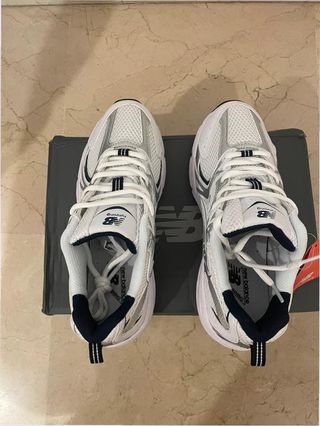New Balance 530 Talla 37.5 Blanco Plata Marino