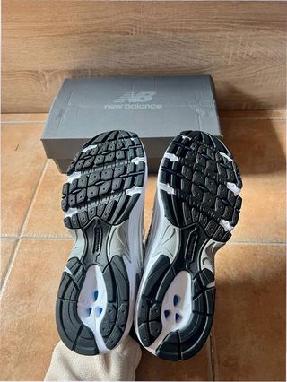 New Balance 530 Talla 42.5 Blanco Plata Azul