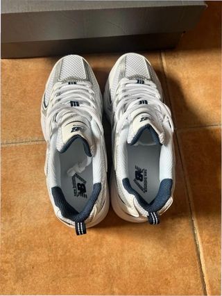 New Balance 530 Talla 42.5 Blanco Plata Azul