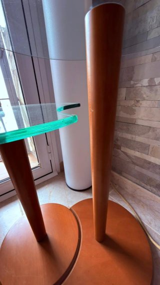 Tavoli rotondi in vetro e legno