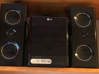 LG Lector CD y Radio Negro