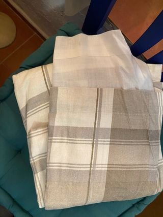 3 Cortinas de tela a cuadros beige y gris