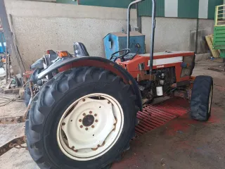 Tractor New Holland 82-86