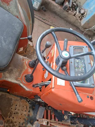 Tractor New Holland 82-86