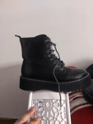 Botas de cuero negras