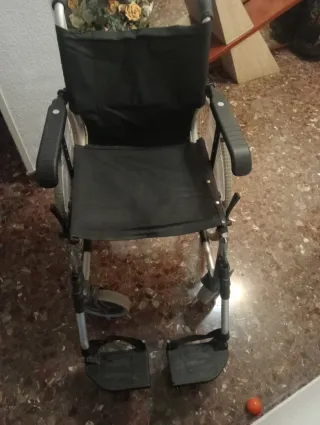 Silla de ruedas plegable