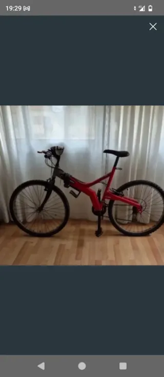 Bicicleta infantil roja