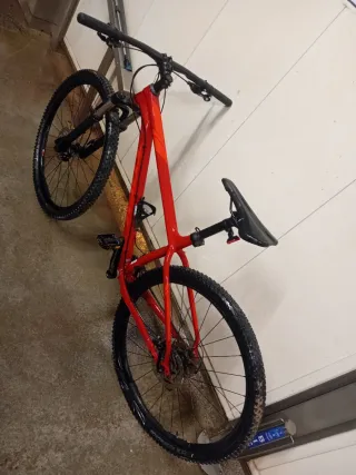 Bicicleta de Montaña Roja