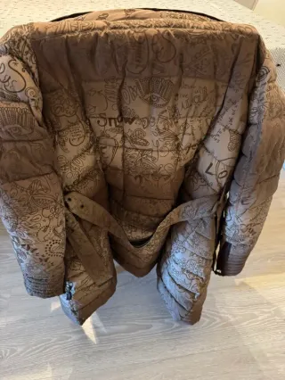 Abrigo Desigual Marrón y Dorado