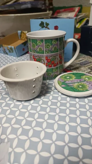 Tazza da tè in porcellana con coperchio
