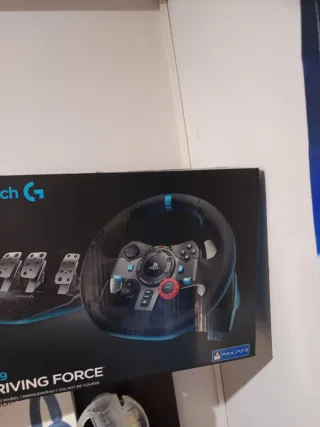 Volante Logitech con Pedales y Palanca