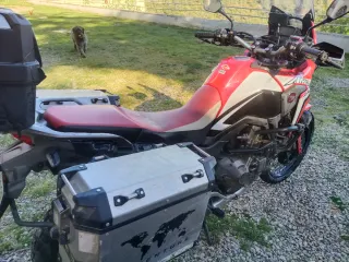 Honda Africa Twin DCT Adventure Roja y Negra