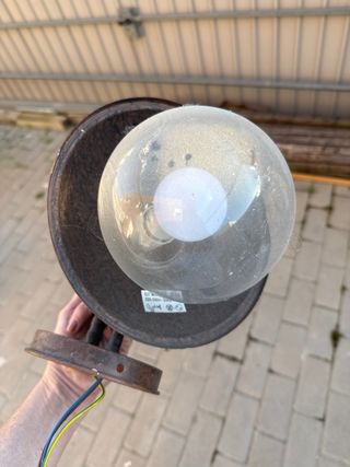 Applique esterno rustico in metallo e cristallo