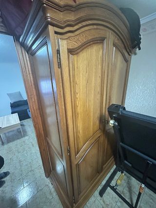 Armario antiguo de madera