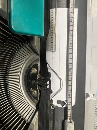 Olivetti Studio 45 en funcionamiento con maletin