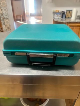 Olivetti Studio 45 en funcionamiento con maletin