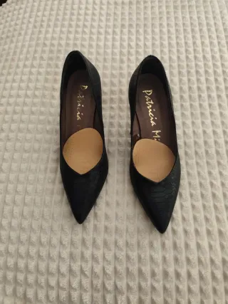 Zapatos de tacón negros efecto piel