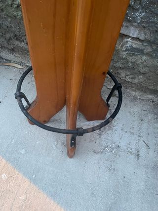 Sgabelli in legno e metallo