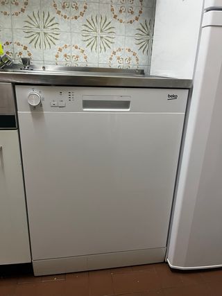 Microondas y lavavajillas Beko