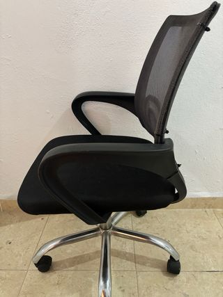 Silla de oficina ergonómica negra