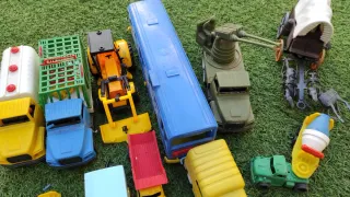Lote de coches y camiones de plástico