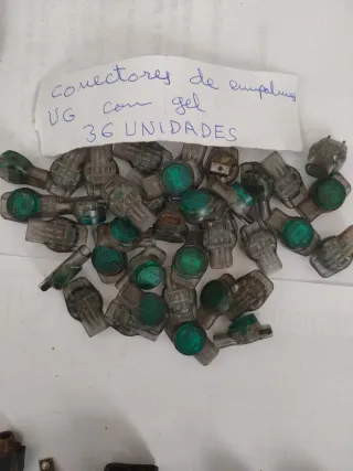 Lote d conectores , interruptores, micrófono , etc