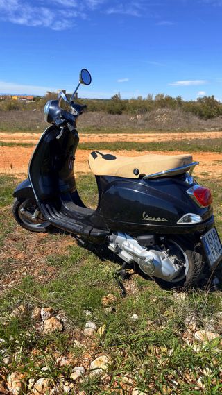 Vespa LX 125 Negra Brillante