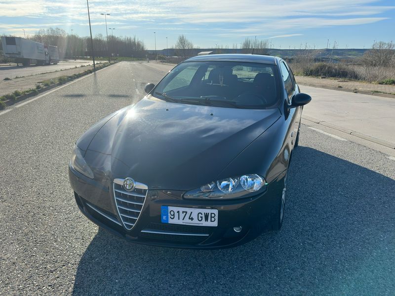 Alfa Romeo 147 Ducati Corse 1.9Jtdm 16V Q2 2010 - foto 1