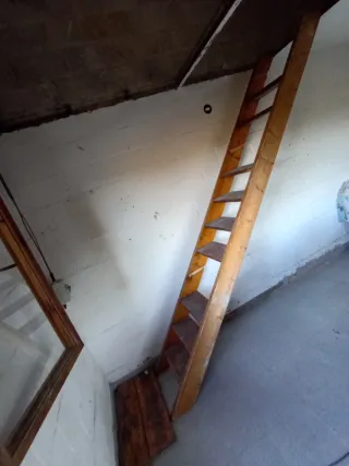 Escalera de pino