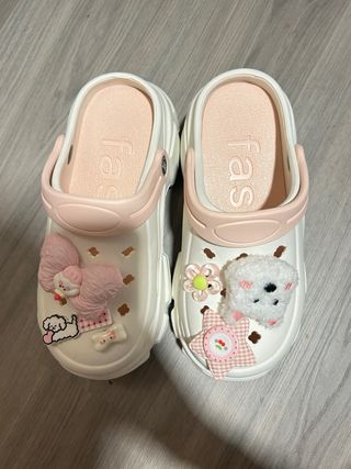 Crocs zuecos suela gruesa rosa y blanco