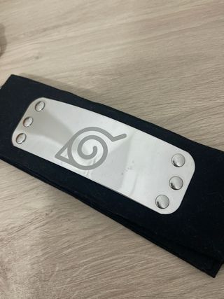 Lote Naruto Shippuden: peluche y bandana