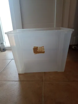 Caja d plástico grande sin tapa.Para guardar cosas