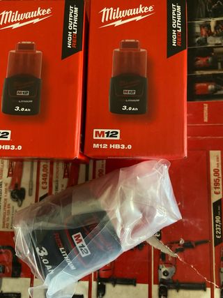 Batterie Milwaukee M12 3Ah x 2 pezzi