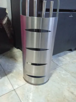 Set de herramientas para chimenea está nuevo